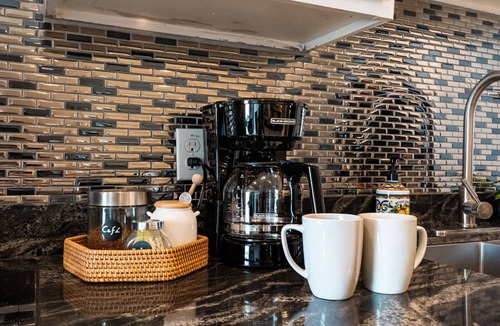 Pharr House | La Serenidad: w'2 King Beds.EV Port.300mbs wifi.Yard Space & Pet Friendly