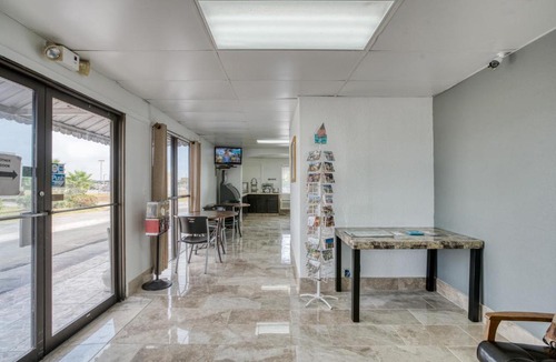 Southside Hotel | Lackland Gateway Inn