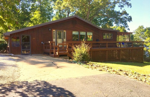 Bull Shoals House | LAKE ACCESS & GREAT VIEWS! MINUTES TO THE WHITE RIVER! 3 BR/2BA, 1500 sq. ft.