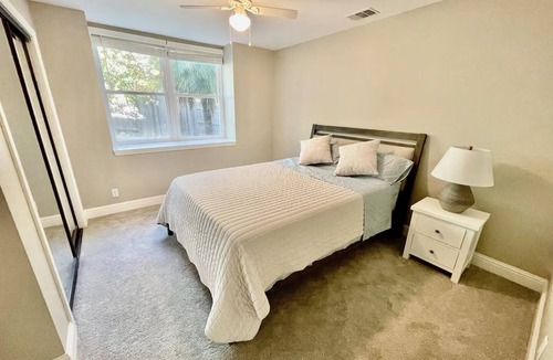 Granite Bay Resort | Lake access relaxing resort for family and group retreat.