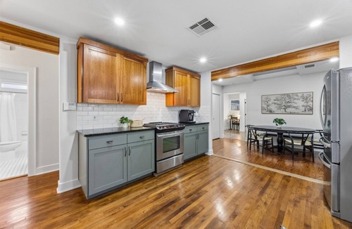 Westfield House | Lake Austin Hideout - Walk to Downtown, Festivals, Ladybird Lake, and Zilker.