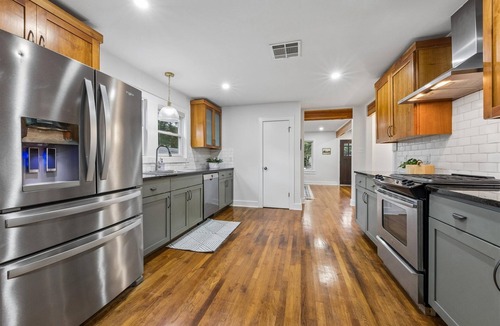 Westfield House | Lake Austin Hideout - Walk to Downtown, Festivals, Ladybird Lake, and Zilker.