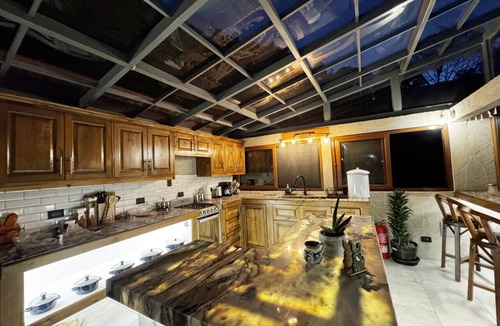 San Lucas Toliman Bed & Breakfast | Lake Front Apartment with Jacuzzi, Pool, & Sauna
