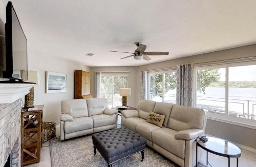 Kingsland House | Lake it Easy