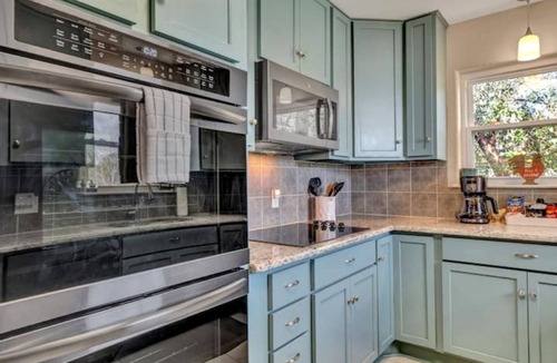 Berryville House | Lake Palestine-fishing, swimming, kayaks, pet friendly - Early Check-in!