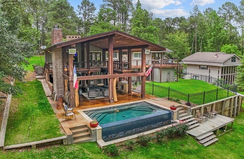 Brookeland House | Lake Sam Rayburn Lakefront Lodge - Sleeps 13!