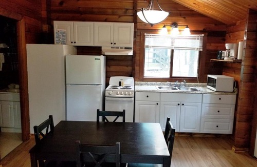 Gordonville Resort | Lake Texoma Camping Resort Cabin 11