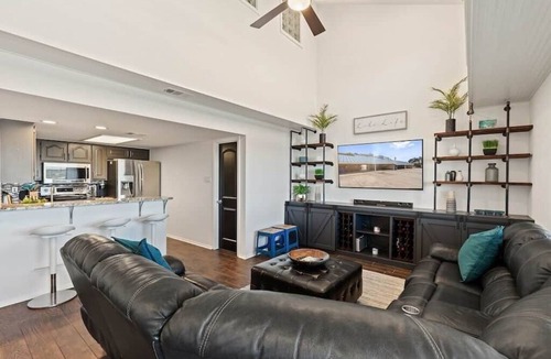 Briarcliff Condo | Lake Travis Family Escape w/Boat Slip + Pool