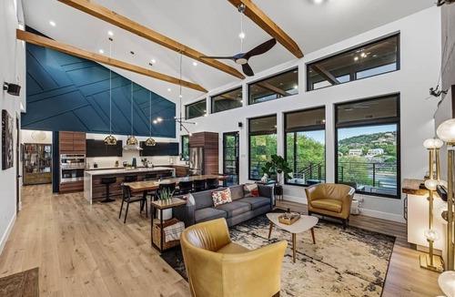 Briarcliff House | Lake Travis Private Dock + Boat Slip + Hot Tub