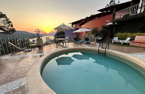 Valle de Bravo Cabin | Lake View Cabin, Heated Pool & River 3
