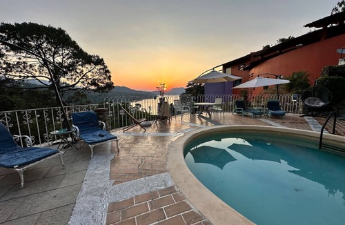 Valle de Bravo Cabin | Lake View Cabin, Heated Pool & River 3