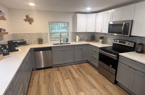 Enchanted Oaks House | Lakefront 3-bedroom house at Cedar Creek Reservoir with amzing views