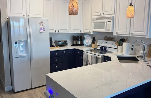 Granbury House | Lakefront Breezy Bungalow Chalet in Granbury