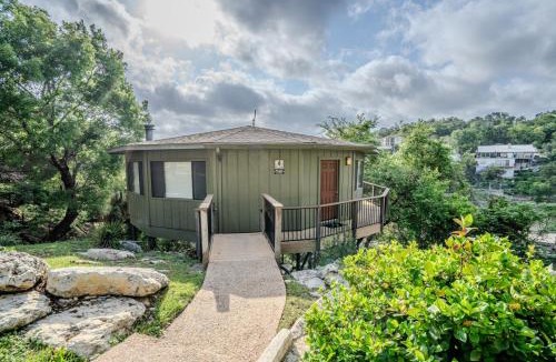 Lakeway House | Lakefront Bungalow with Community PoolHot Tub #4