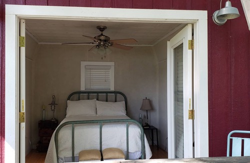 Murchison Cabin | Lakefront Cabin near Canton, Ben Wheeler and Edom