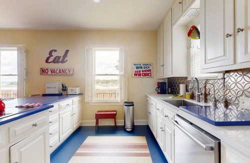 Silver Creek Village House | Lakefront cottage with 3 kayaks, waterside hammock