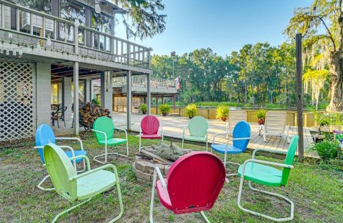 Jefferson House | Lakefront Home: Deck, Grills & Fire Pit in Karnack