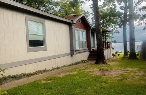 Carolyn Estates House | Lakefront lodging that your family will love