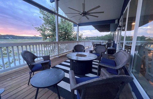 Lakehills House | Lakefront property on Medina Lake
