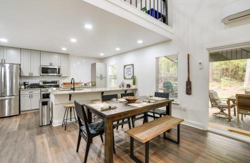 Lone Star House | Lakefront Texas Abode w/Kayaks, Fire Pit & Patio!
