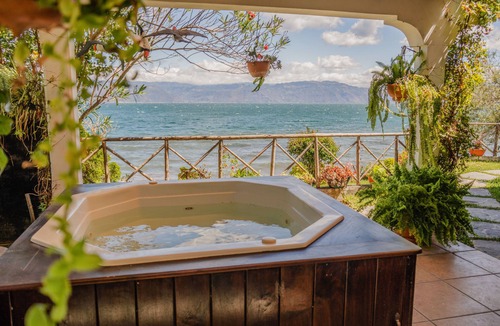 San Pedro La Laguna Villa | Lakefront Villa with Jacuzzi and Basketball Court
