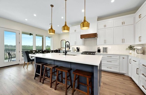 Spicewood House | Lakeshore Splendor- Lakefront + Dock!