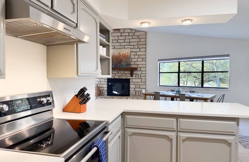 Horseshoe Bay House | Lakeside Escape + Boat Dock, Kayaks, Game Room!