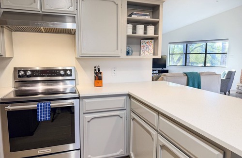 Horseshoe Bay House | Lakeside Escape + Boat Dock, Kayaks, Game Room!