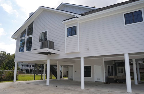 Clear Lake Shores Villa | Lakeside Luxury: Recently Renovated in lovely Kemah