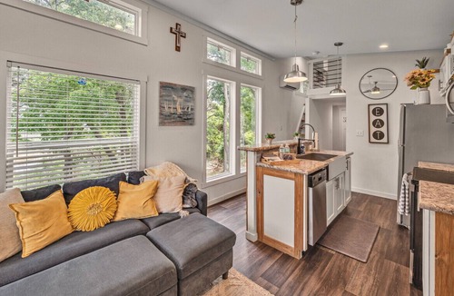 Belton House | Lakeside Tiny Home|Boat Parking | Lake Access