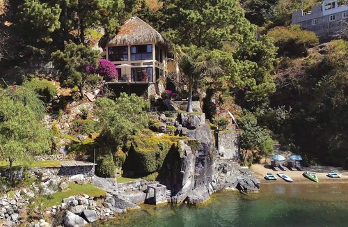 San Antonio Palopo Villa | Lakeview on the Rocks