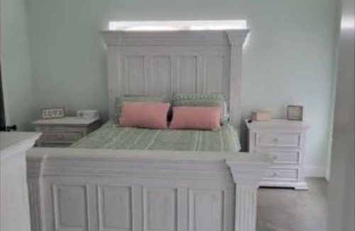 Zavalla House | Lakin It Easy