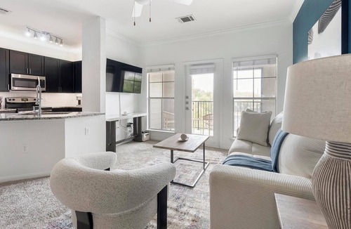Austin Apartment | Landing | Amazing 1BD, Courtyard, Gym