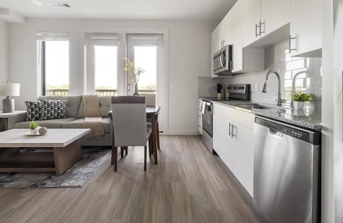 Sweetbriar Apartment | Landing | Amazing 1BD, Gym, Pool