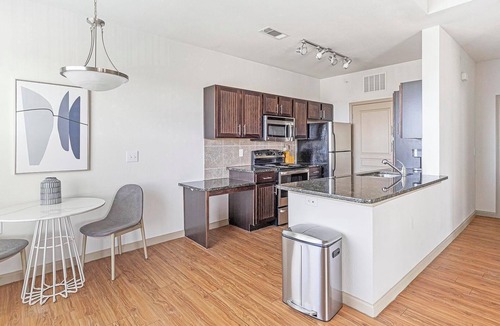 Fort Worth Apartment | Landing | Amazing 1BD, Pool, Gym
