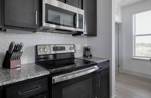 Austin Apartment | Landing | Amazing 2BD, Pool, Gym