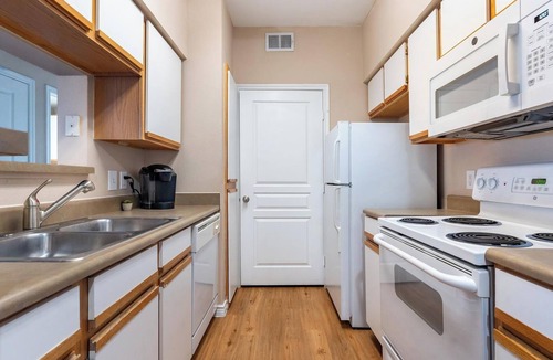 Fort Worth Apartment | Landing | Beautiful 1BD, Rooftop Lounge, Gym
