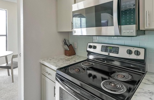 Briarforest Apartment | Landing | Beautiful 1BD, Gym, Pool