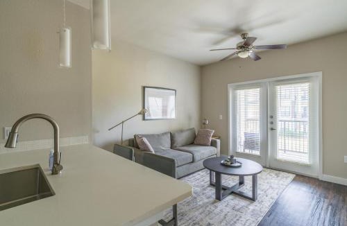 Katy Apartment | Landing Beautiful 1BD Pool Clubhouse
