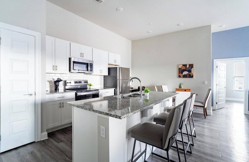 Harvey Apartment | Landing | Beautiful 2BD, Clubhouse, Gym