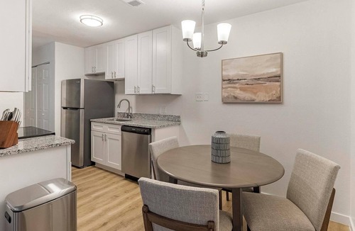 DeSoto Apartment | Landing | Beautiful 2BD, Tennis Court, Pool