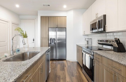 Fate Apartment | Landing | Beautiful 2BD, Clubhouse, Gym