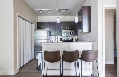 Austin Apartment | Landing | Chic 1BD, Gym