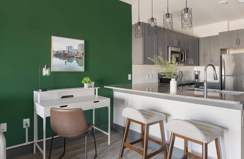 Terrell Apartment | Landing | Chic 1BD, Gym