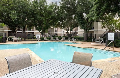 Allen Apartment | Landing | Chic 2BD, Courtyard, Gym