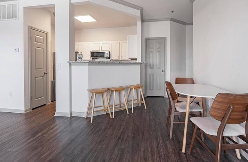 Stone Oak Apartment | Landing | Chic 2BD, Gym