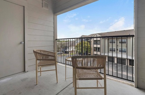 Austin Apartment | Landing | Chic 2BD, Pool, Gym