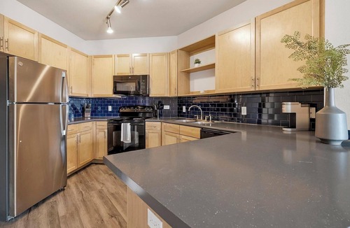 Crestview Apartment | Landing | Incredible 1BD, Courtyard, Gym