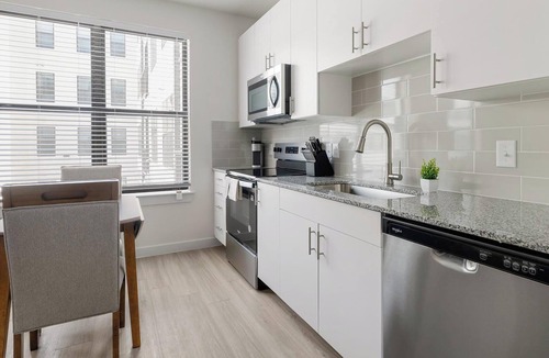 Sweetbriar Apartment | Landing | Incredible 1BD, Gym, Pool
