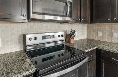 George Bush Park/Eldridge Apartment | Landing | Incredible 1BD, Gym, Pool